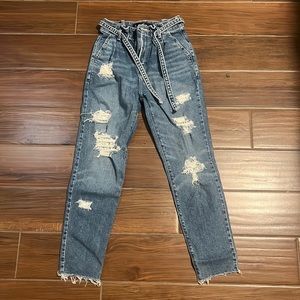 Hollister ultra high rise size 0R medium wash mom jeans with lace patches